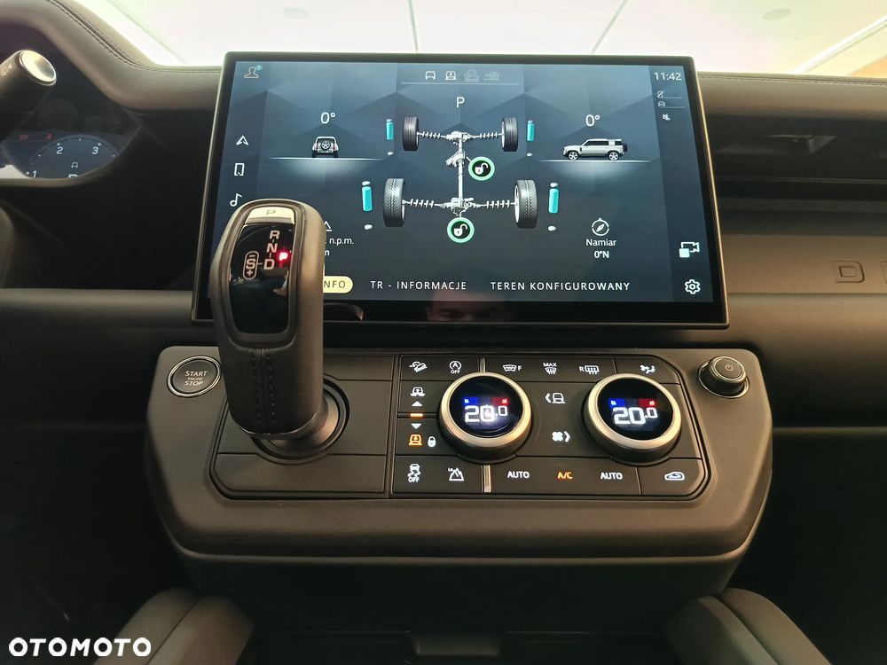 Land Rover Defender - 23