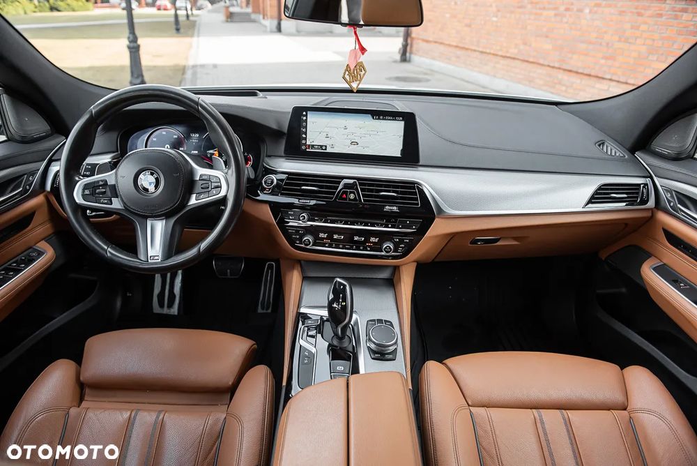 BMW 6GT - 7