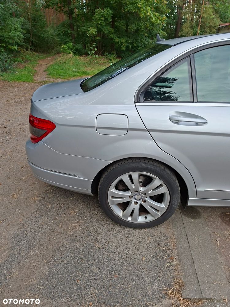 Mercedes-Benz C-Class 2010 photo 4