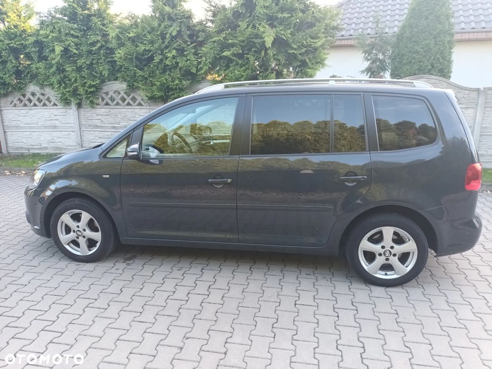 Volkswagen Touran - 10