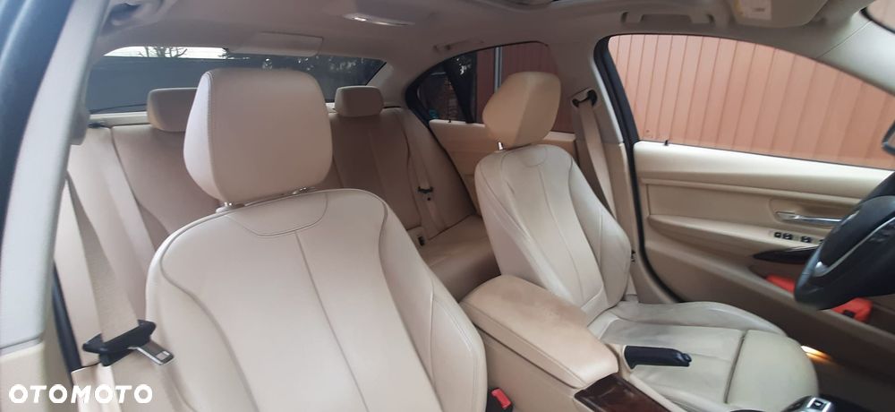 BMW Seria 3 328i xDrive - 17