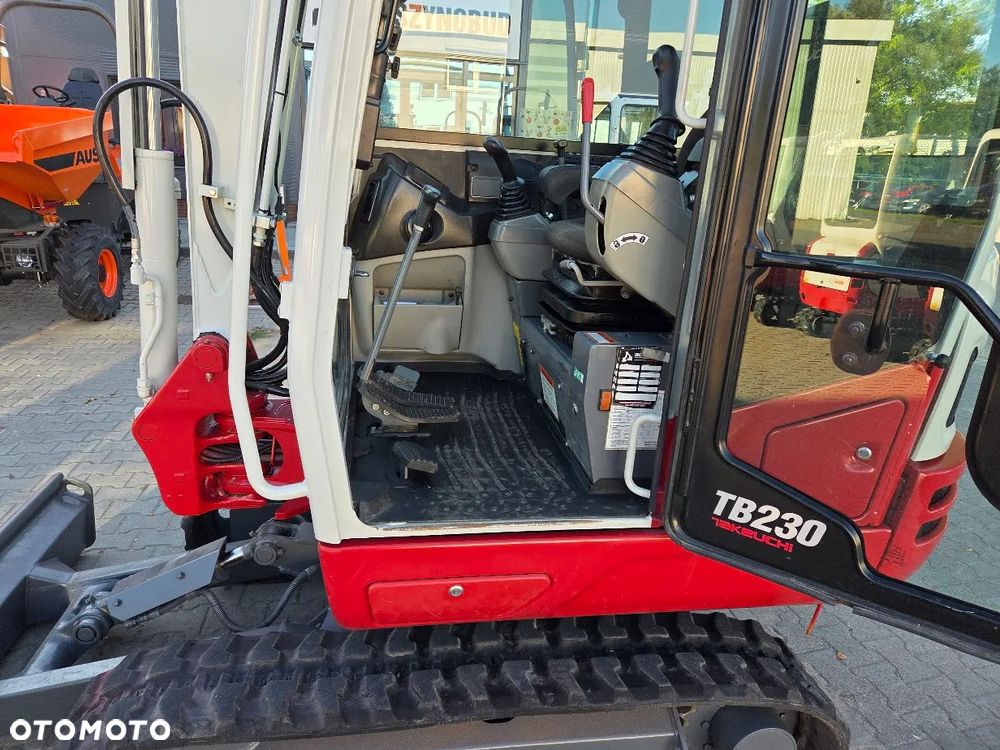 Takeuchi Koparka Gąsienicowa Takeuchi TB230 + Szybkozłącze Hydrauliczne - 9