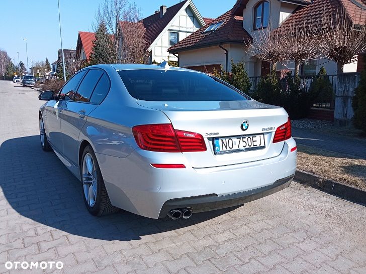 BMW Seria 5 528i xDrive - 9