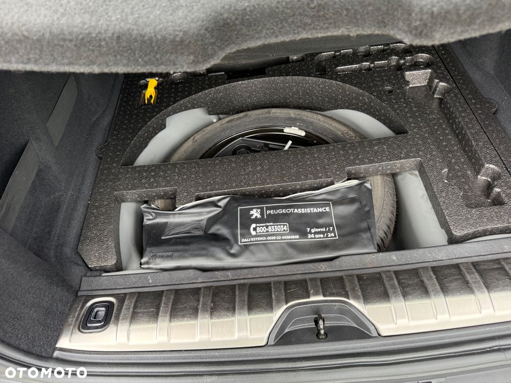 Peugeot 2008 1.2 Pure Tech Allure S&S - 19