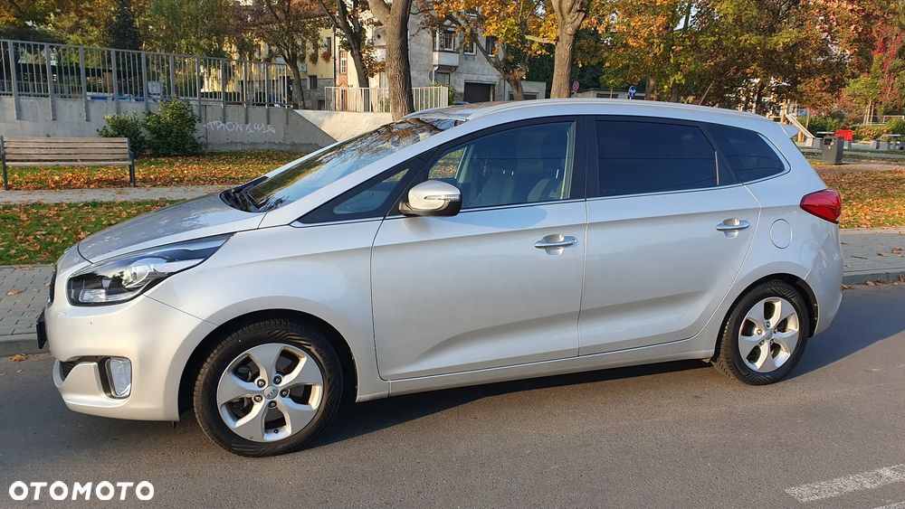 Kia Carens - 3