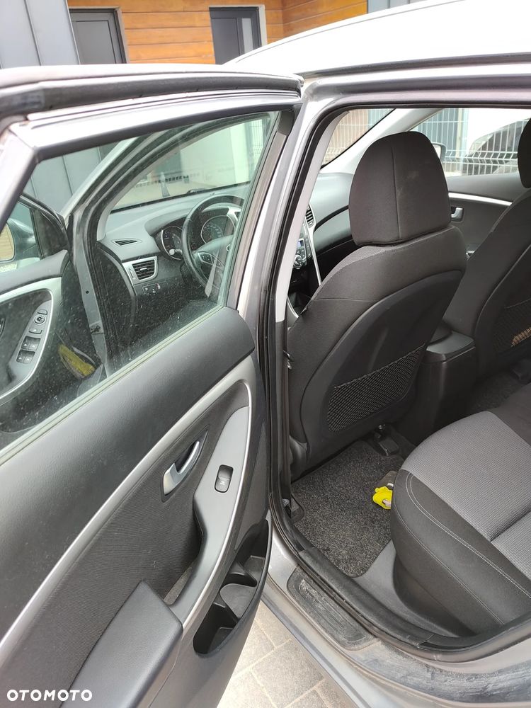 Hyundai i30 blue 1.6 CRDi Classic - 11
