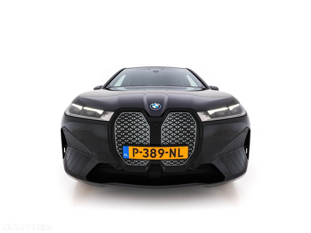BMW iX xDrive40 - 16