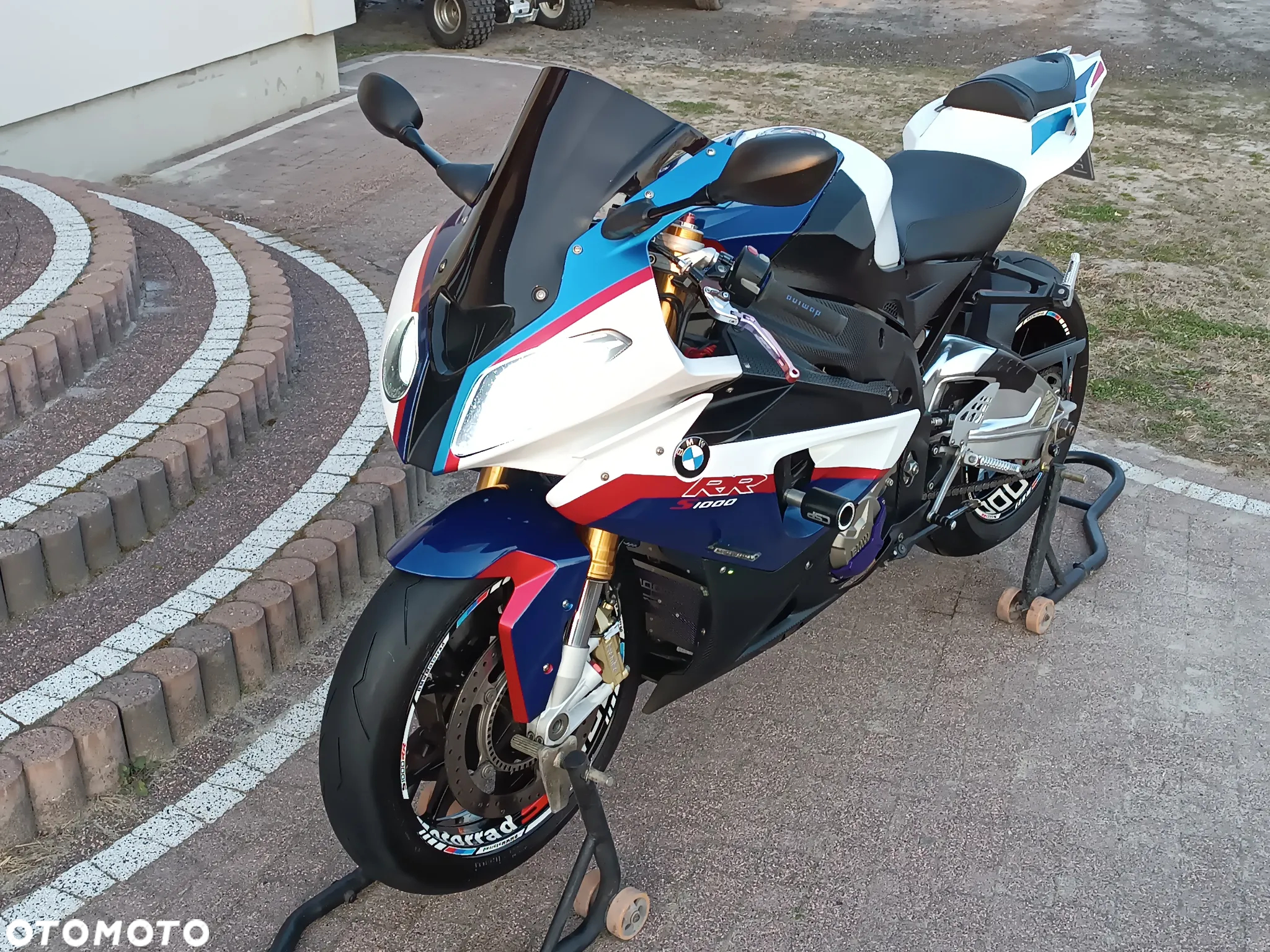 BMW S - 6