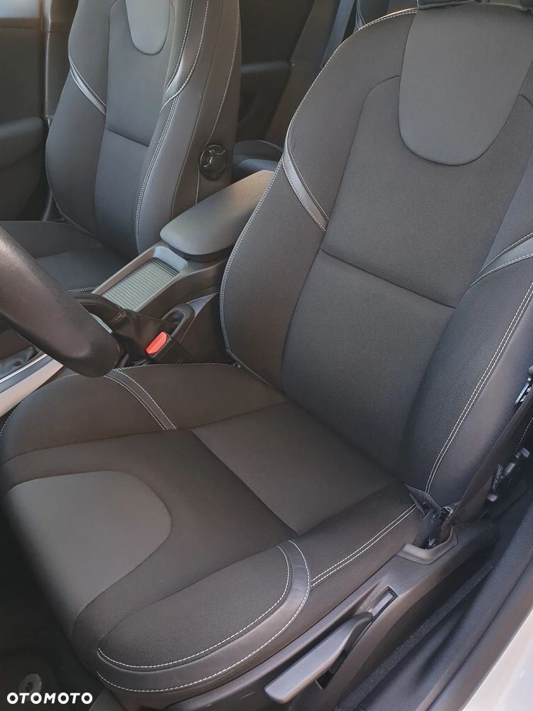 Volvo V40 D2 Momentum - 24