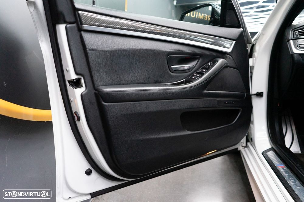 BMW M550d xDrive Auto - 24