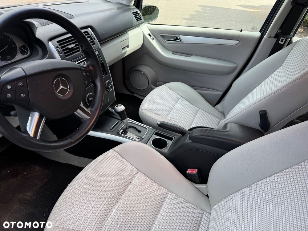 Mercedes-Benz Klasa B 200 Autotronic Special Edition - 19