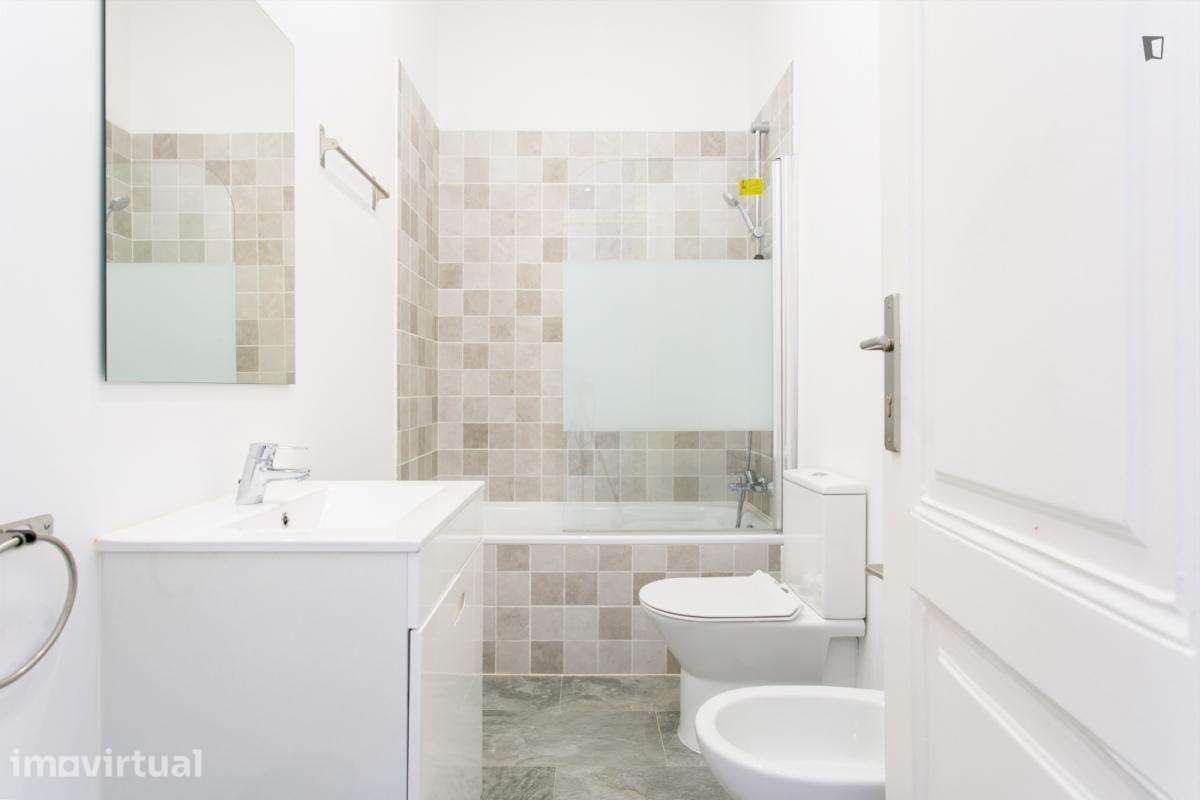Quarto - localizado em Anjos Lisbon - Grande imagem: 5/25