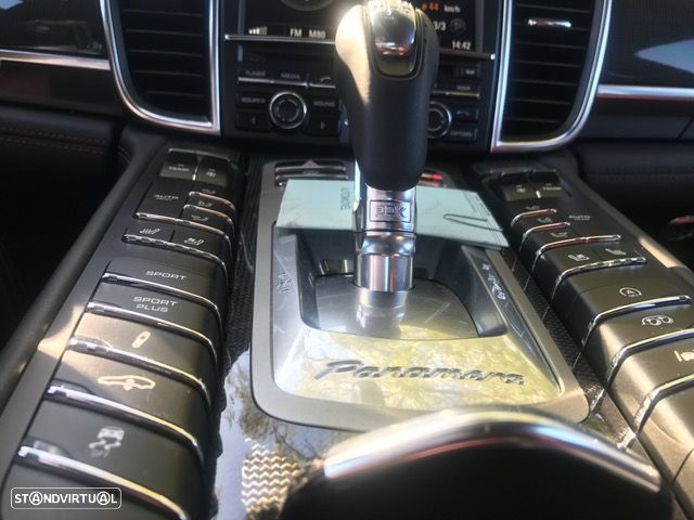Porsche Panamera Turbo PDK - 14