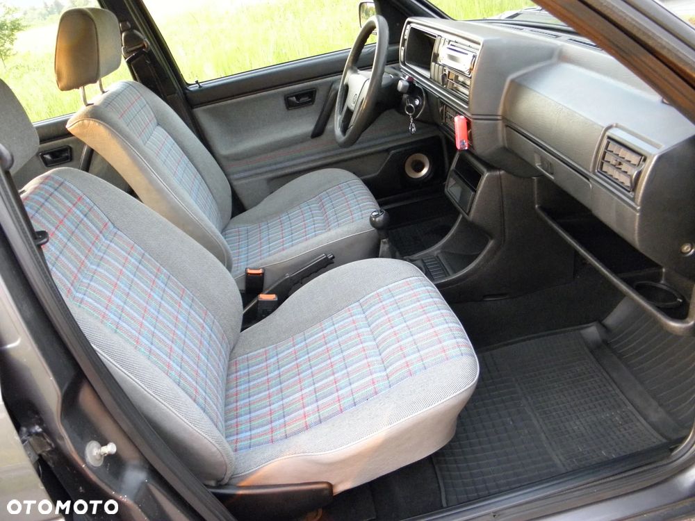 Volkswagen Golf 1.6 CL - 32