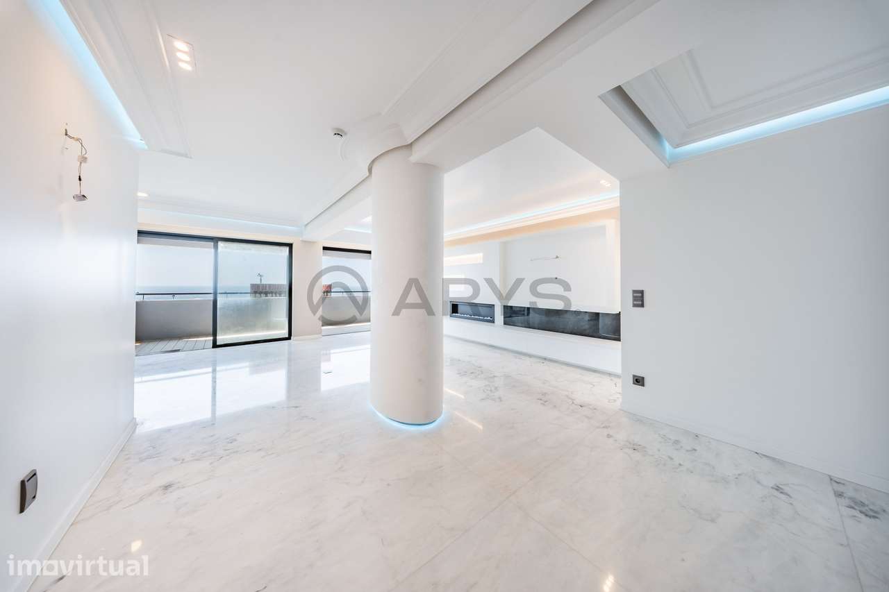 Apartamento T3+1 de Luxo | Primeira Linha de Mar - Grande imagem: 2/50
