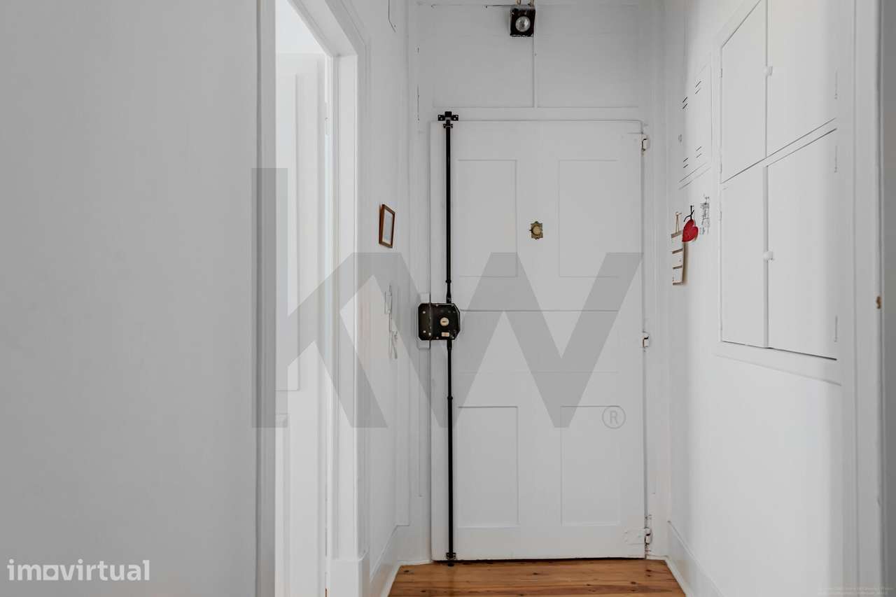 Arrendamento Charmoso Apartamento T2+1 com pátio - Mobilado em plena S - Grande imagem: 4/24