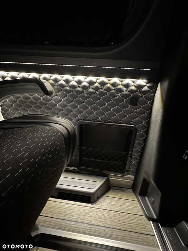 Mercedes-Benz Sprinter - 22