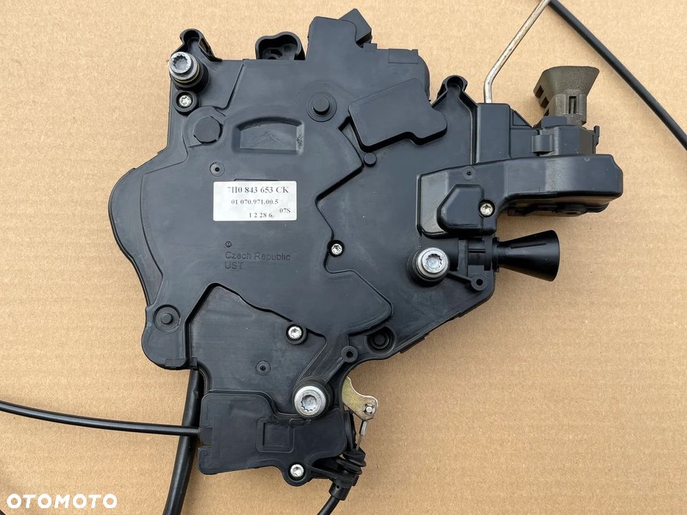 ZAMEK DRZWI BOCZNYCH PRZESUWNYCH ELEKTRYCZNY TYŁ LEWY 7H0843653CK VW T5 - 2