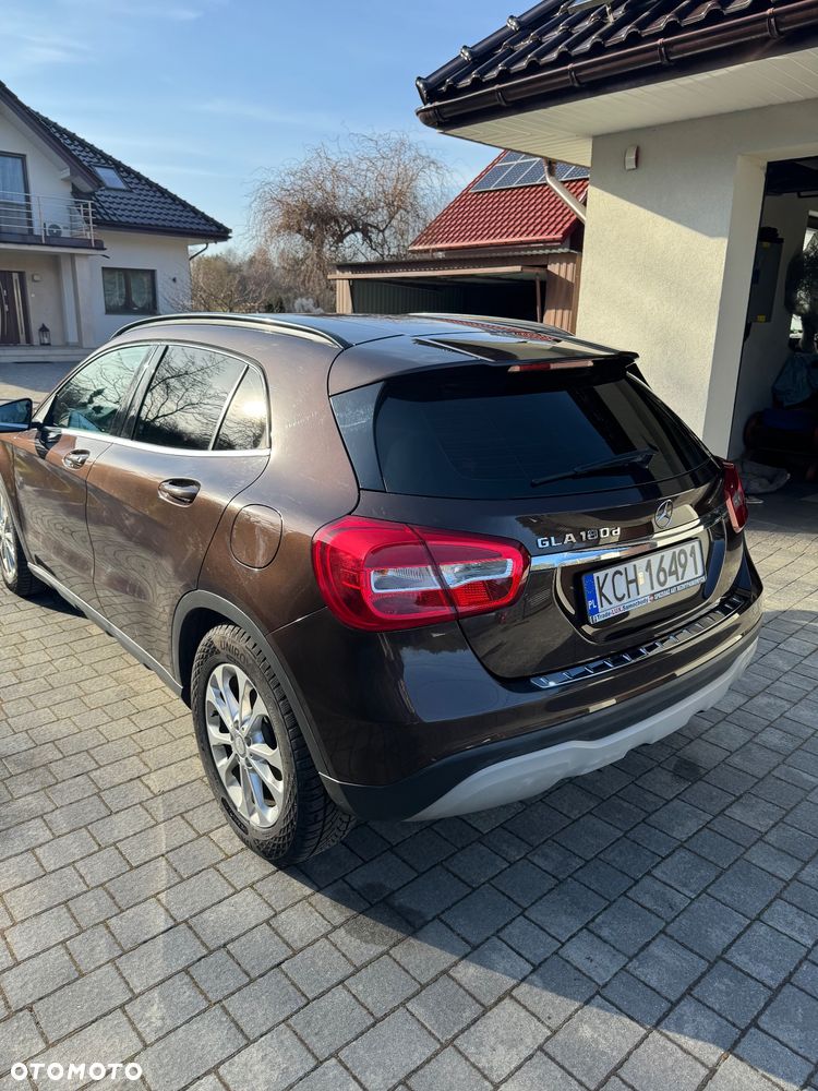 Mercedes-Benz GLA 180 (CDI) d 7G-DCT Urban - 2