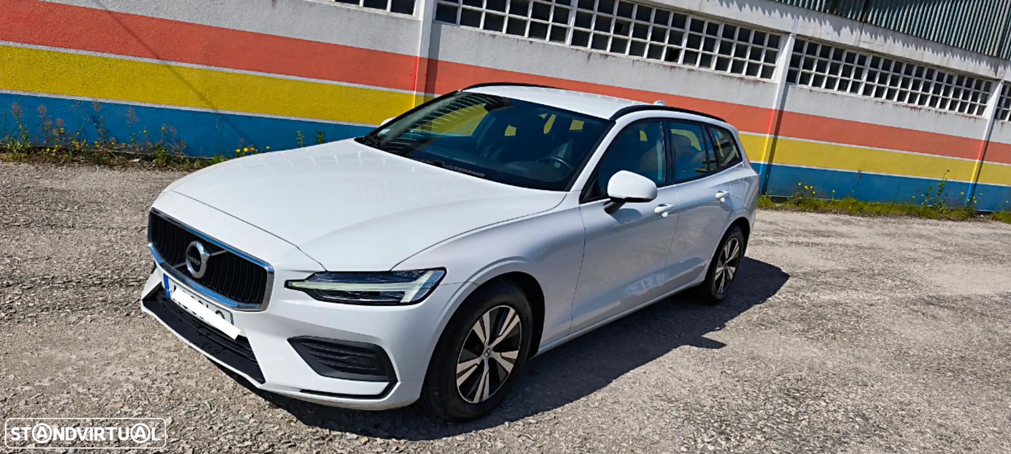 Volvo V60 2.0 D3 Momentum Geartronic - 1