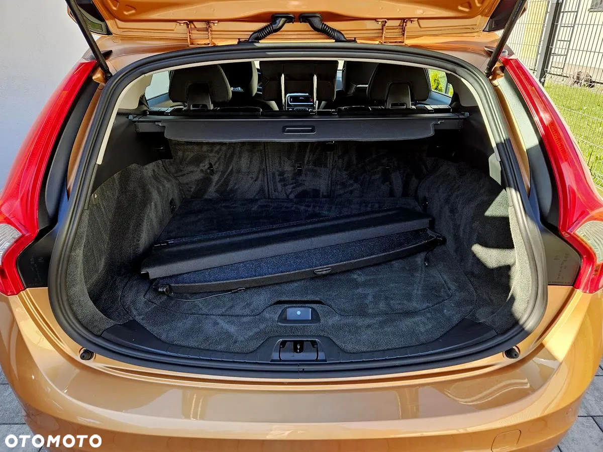 Volvo V60 D3 Summum - 34