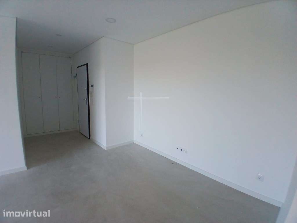 Apartamento T1, com parqueamento para 1 carro e arrecadação - Quint... - Grande imagem: 4/18