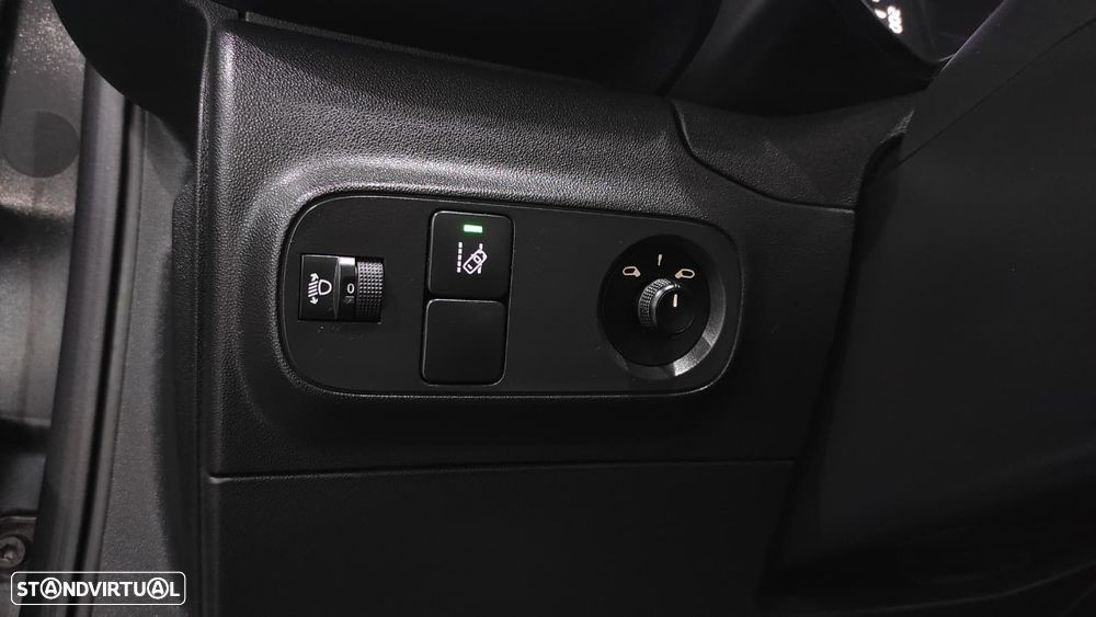 Citroën C3 1.2 PureTech Shine - 28