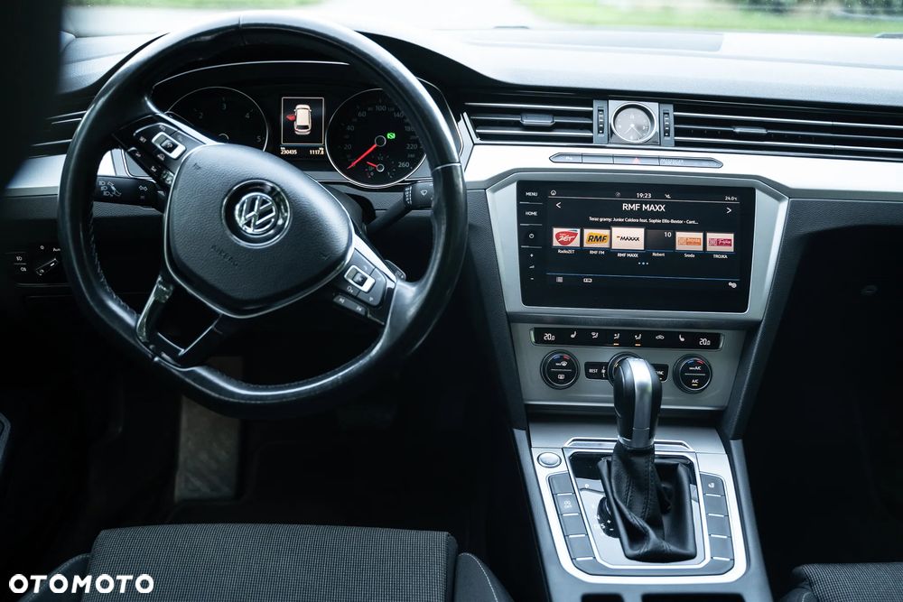 Volkswagen Passat 2.0 TDI SCR DSG Comfortline - 25