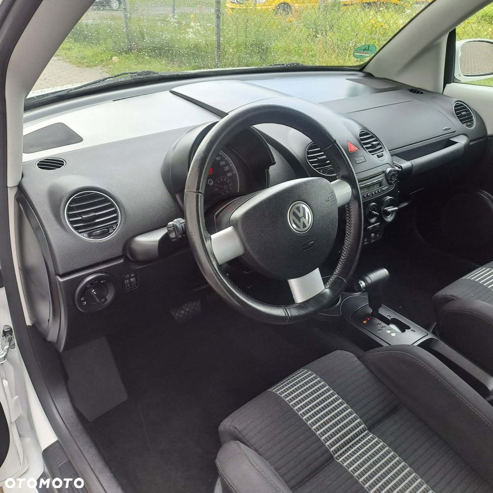 Volkswagen New Beetle 2.0 - 17