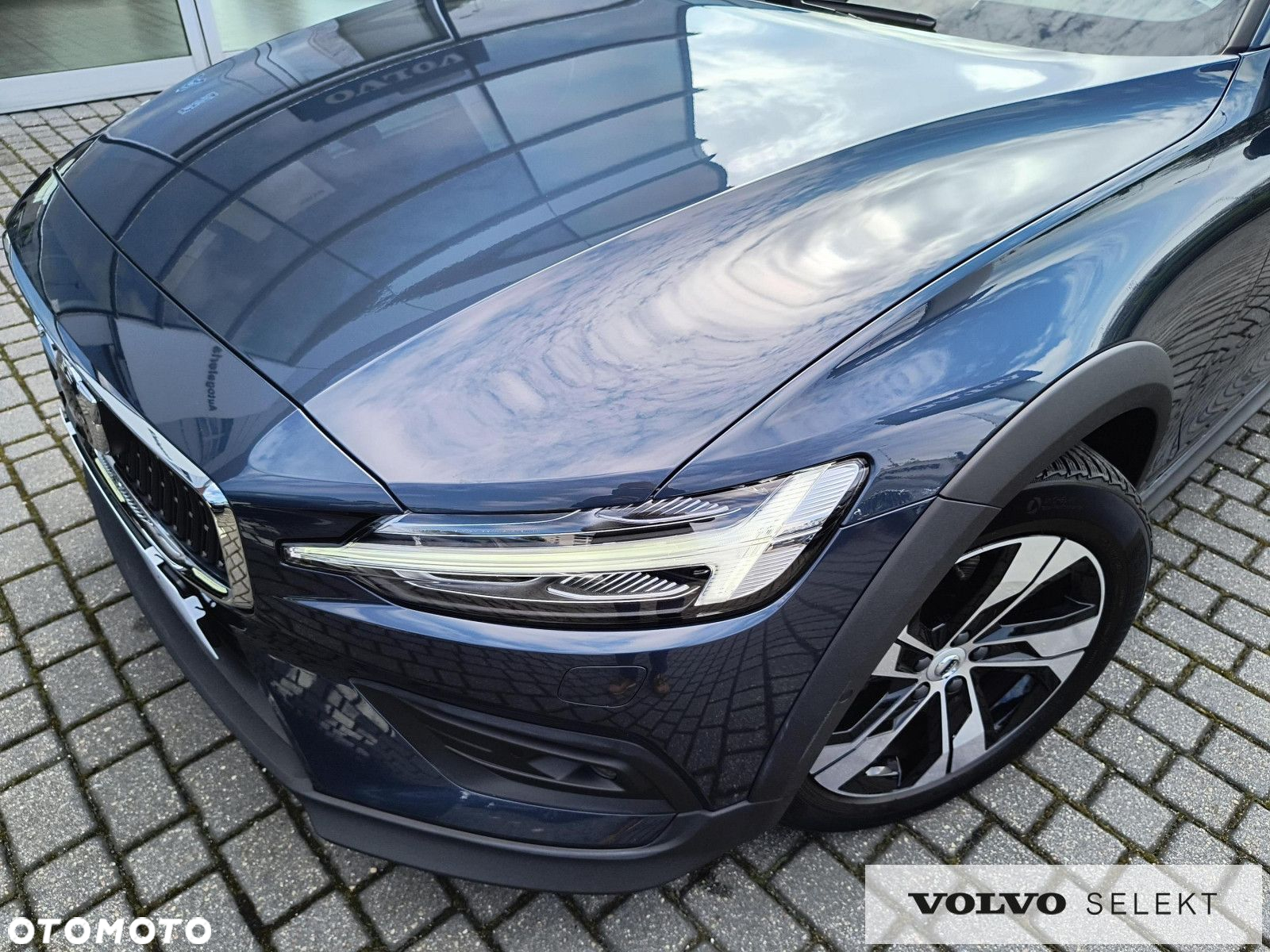 Volvo V60 Cross Country - 15
