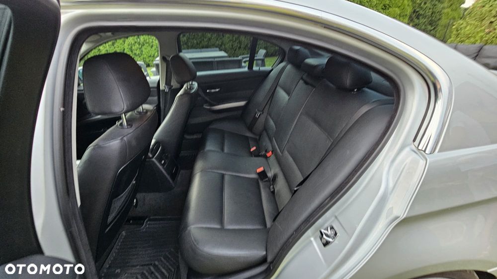 BMW Seria 3 325i - 12