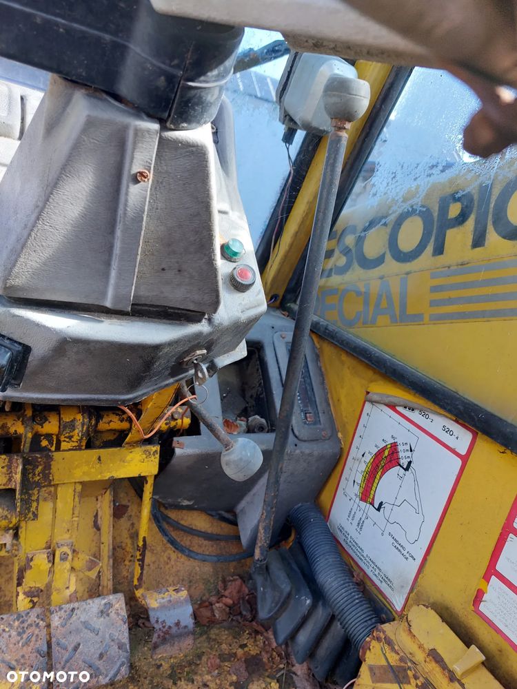 Ładowarka  teleskopowa  JCB 520 4x4 - 9