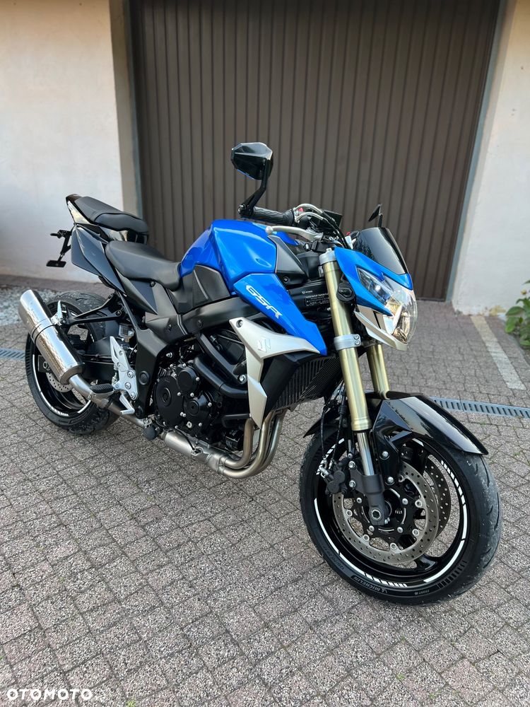 Suzuki GSR - 25