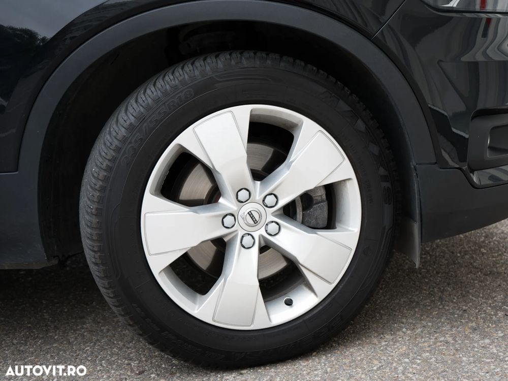Volvo XC 40 B4 AT8 AWD Mild Hybrid Momentum Pro - 10