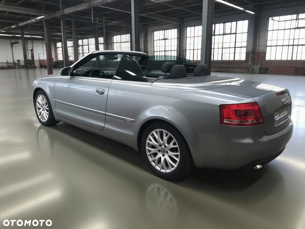 Audi A4 Cabrio 2.0 TDI DPF multitronic - 9