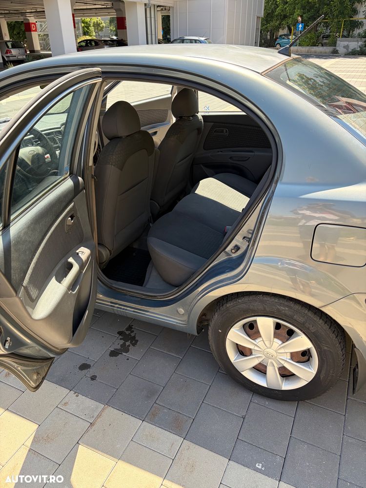 Kia Rio 1.5 DSL LX Base - 14
