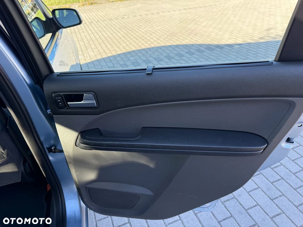 Ford Focus 2.0 16V Ghia - 35
