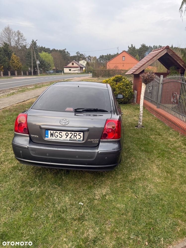 Toyota Avensis 2.2 D-4D Sol - 2