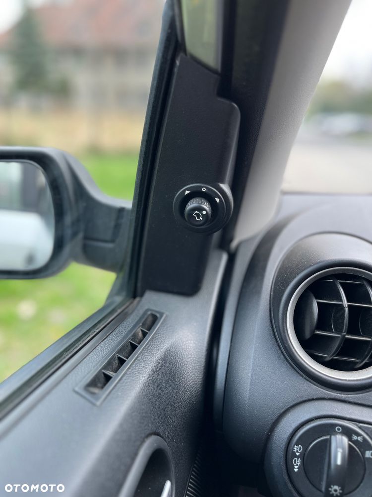 Ford Fiesta 1.4 Ghia - 25