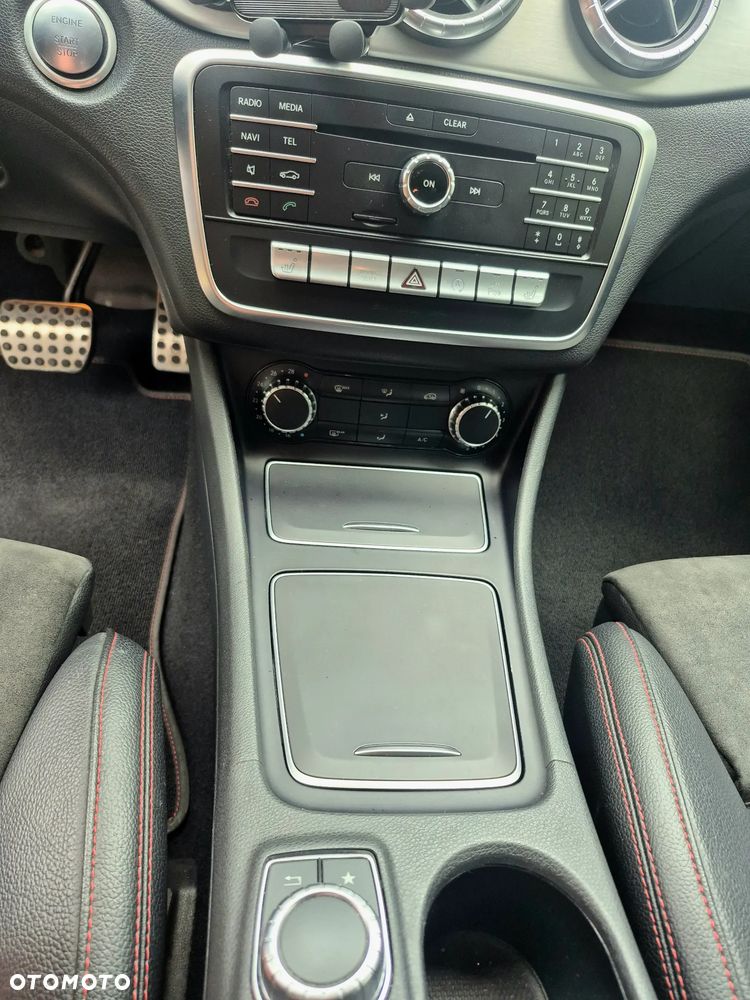 Mercedes-Benz CLA 180 7G-DCT AMG Line - 10