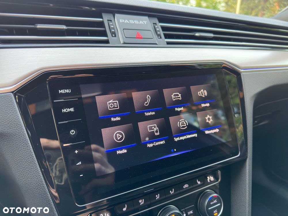 Volkswagen Passat 1.6 TDI SCR DSG Conceptline - 25