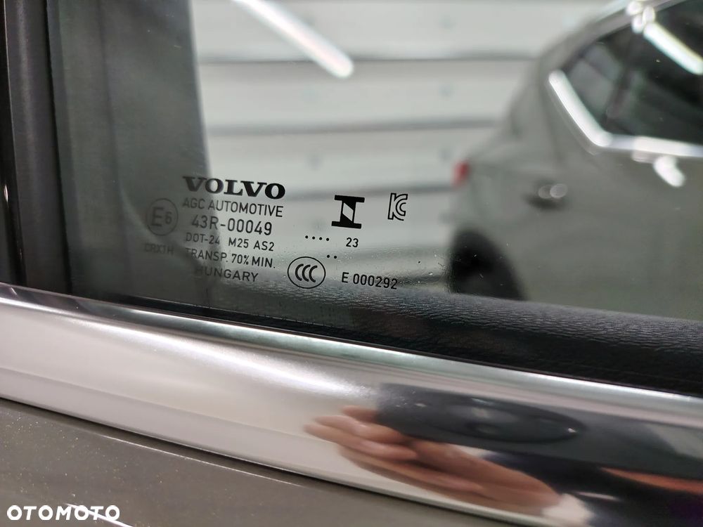 Volvo XC 40 B4 Plus Dark - 37