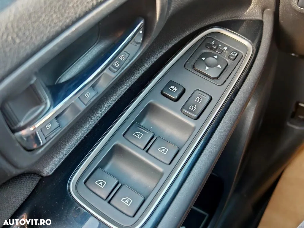Mitsubishi Outlander 2.4 4WD Plug-In Hybrid Plus - 27