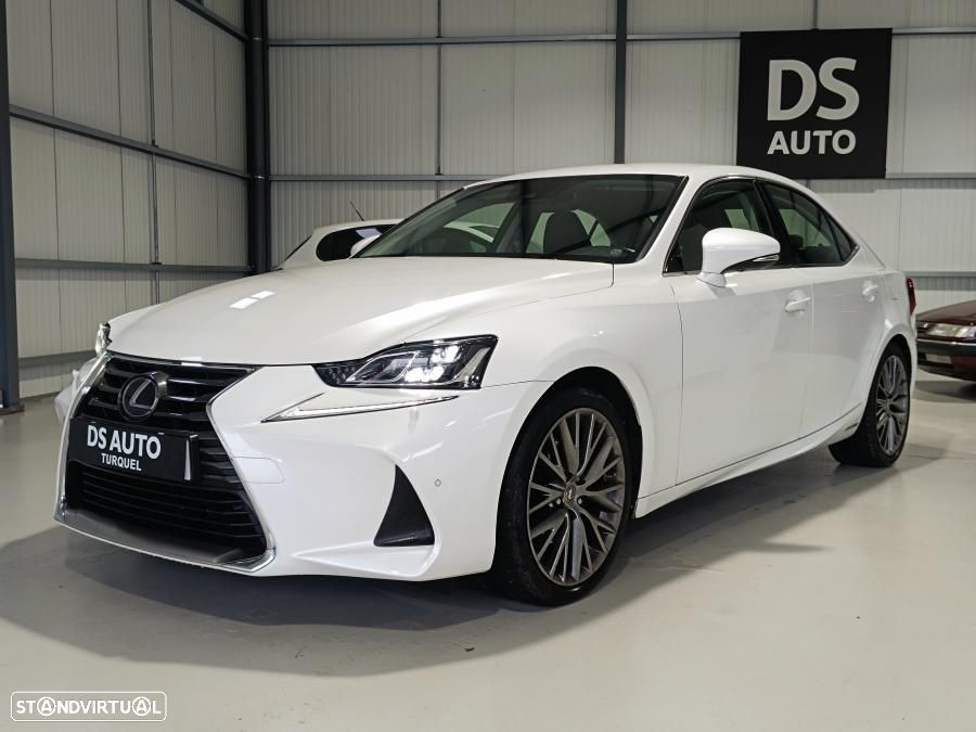 Lexus IS 300H - 2