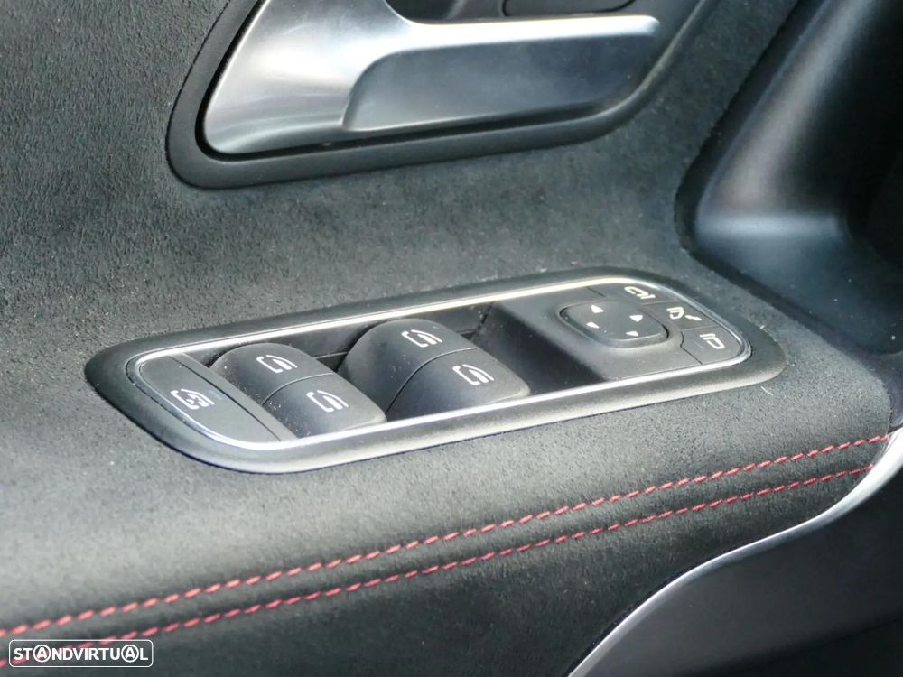 Mercedes-Benz A 180 d AMG Line - 34