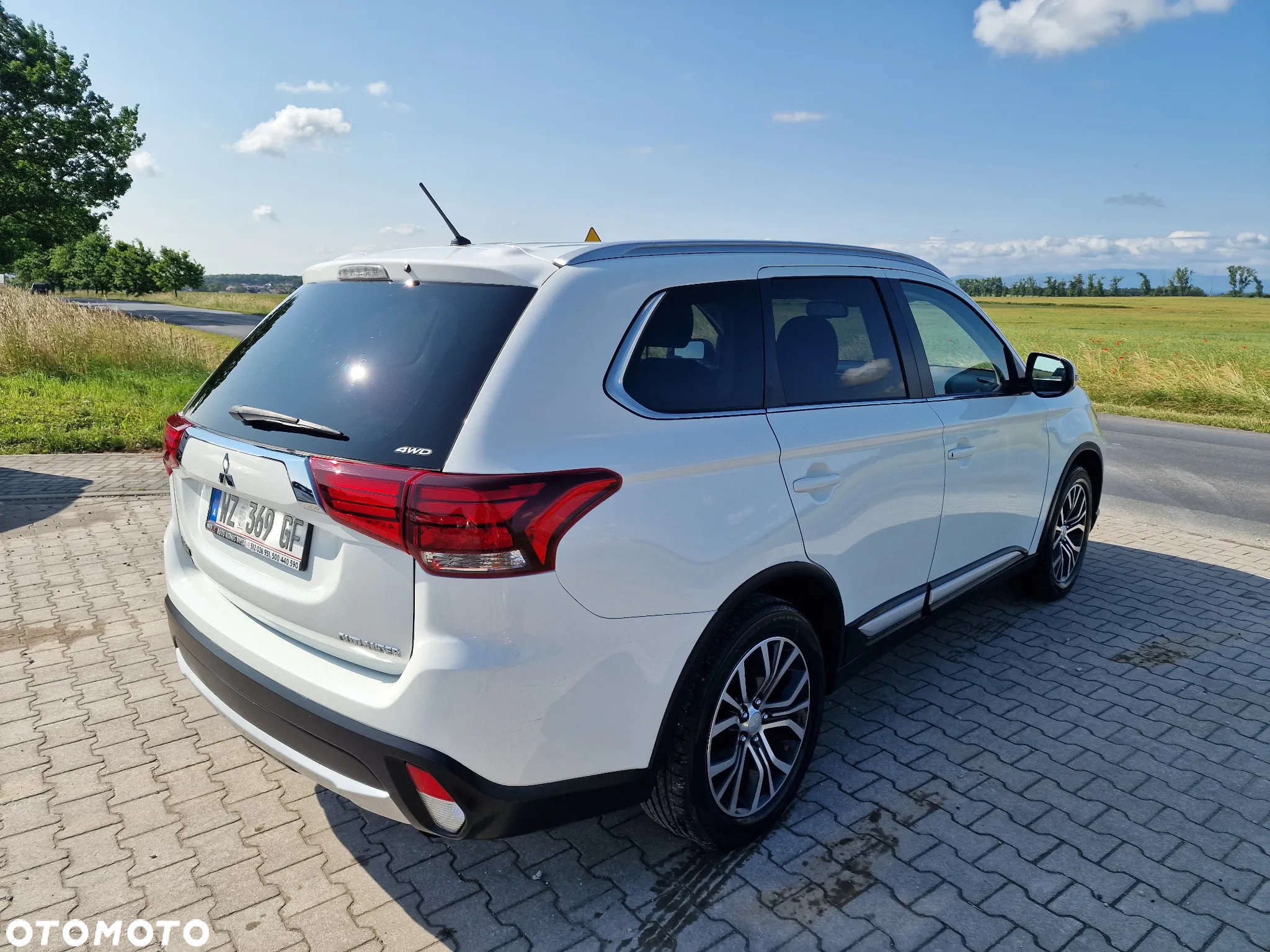 Mitsubishi Outlander 2.2 DID Intense + 4WD - 10