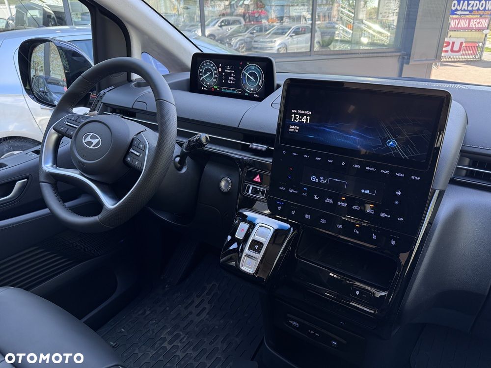 Hyundai Staria 1.6 T-GDI HEV Luxury - 13