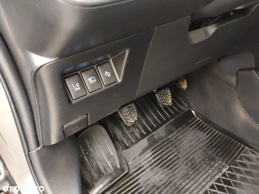 Toyota Yaris 1.5 Premium - 14