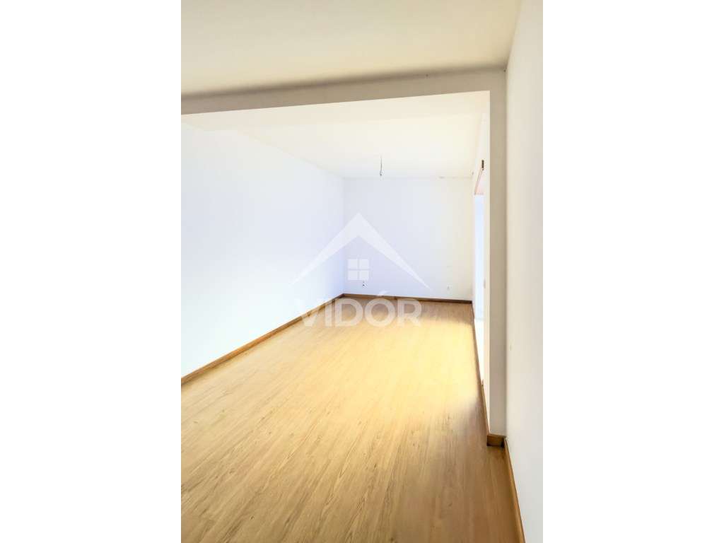 Moradia V3 no centro da Figueira da Fox c/ Garagem 3 carros - Grande imagem: 3/12