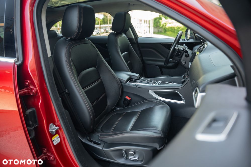 Jaguar F-Pace 25d AWD Prestige - 26
